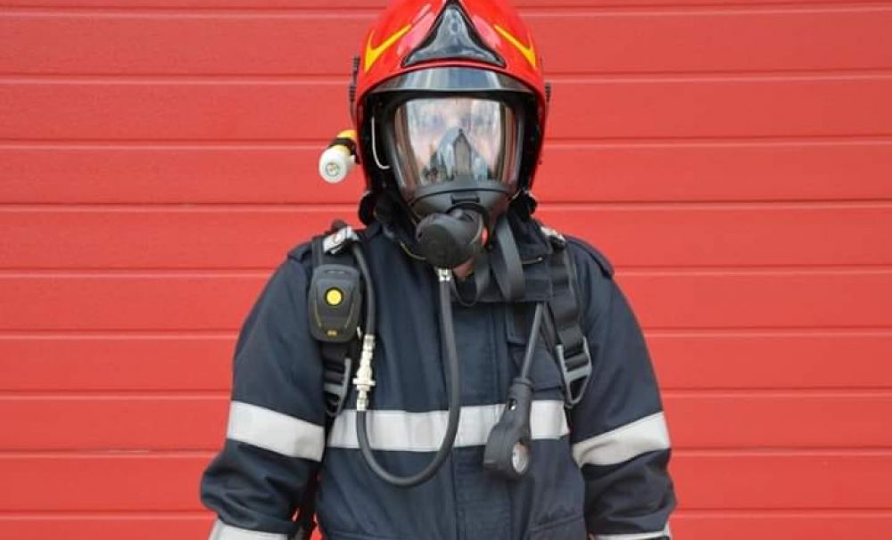  El este pompierul, aflat în timpul liber, care a ajuns primul la casa în flăcări a părinţilor Emiliei Dorobanţu 