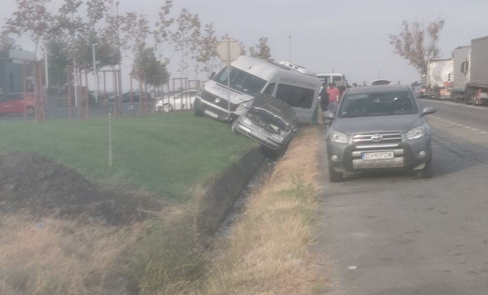  Grav accident rutier la ieşirea din comuna Pieleşti!  17 deţinute implicate într-un accident rutier