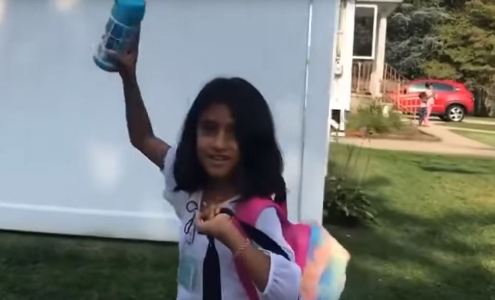  Noi imagini cu Sorina în prima zi de şcoală, în America.  Fiica asistenţilor maternali i-a transmis un mesaj emoţionant