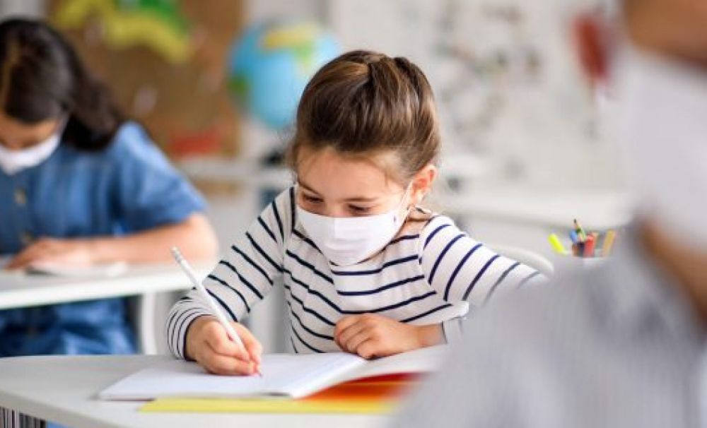 14 şcoli din Vâlcea, în scenariul roşu