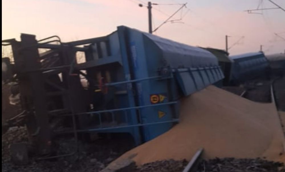 15 vagoane încărcate cu cereale au deraiat în Olt. Trei trenuri de călători, anulate!
