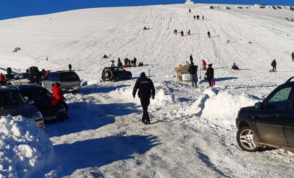 36 de persoane si 7 autoturisme au fost evacuate in siguranță de către jandarmii și polițiștii din Horezu 