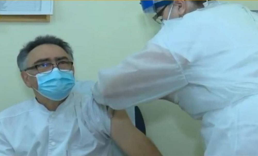 A început campania de vaccinare în Craiova! Primii medici s-au vaccinat la Spitalul de Boli Infecţioase