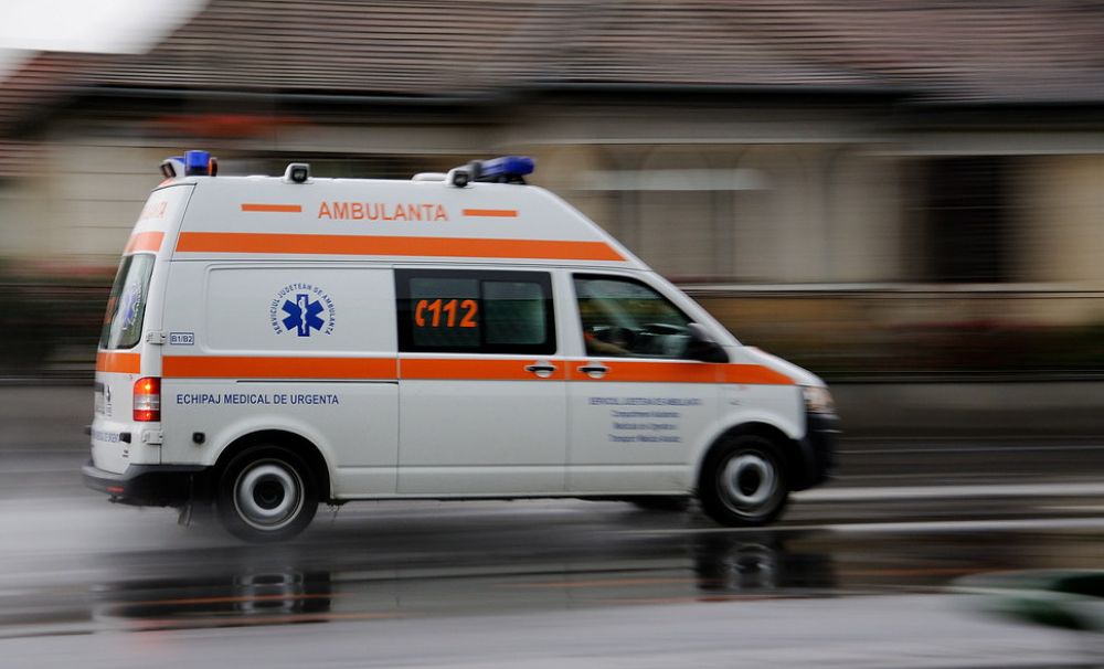 A sărit din ambulanţă, în timp ce era transportat la spital