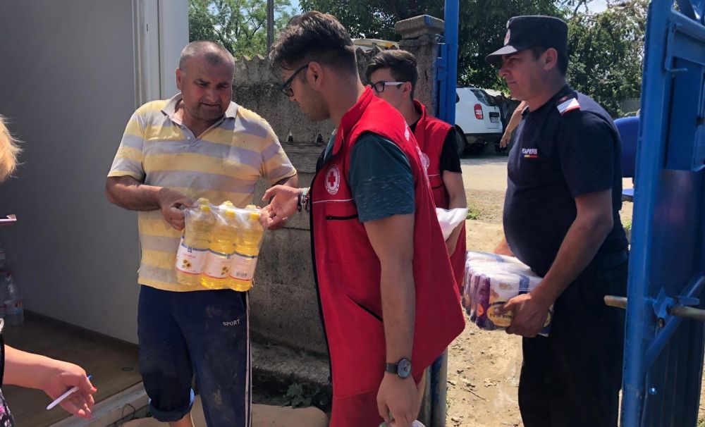 Ajutoare pentru localnicii afectaţi de inundaţii