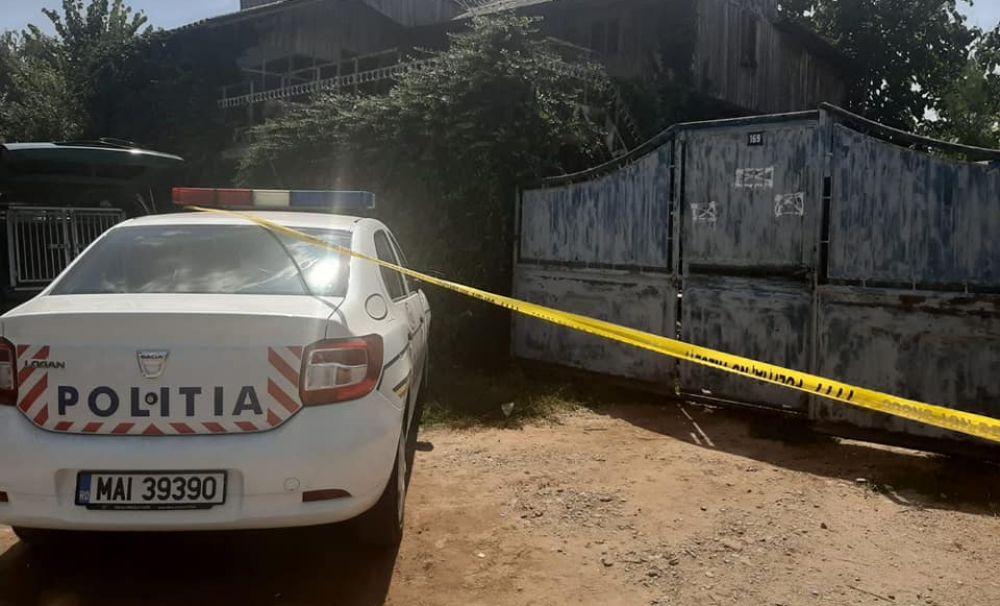 Anchetatorii sunt îngroziţi! În casa suspectului au găsit oase şi pungi cu carne