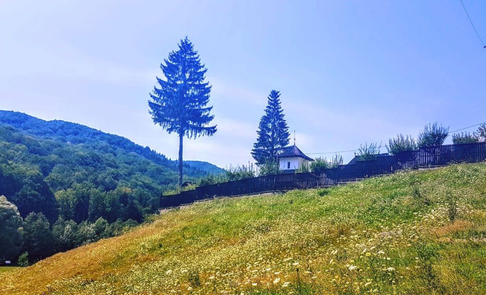 Biserica Comanca, punct de atracţie pentru turiştii din Băile Olăneşti