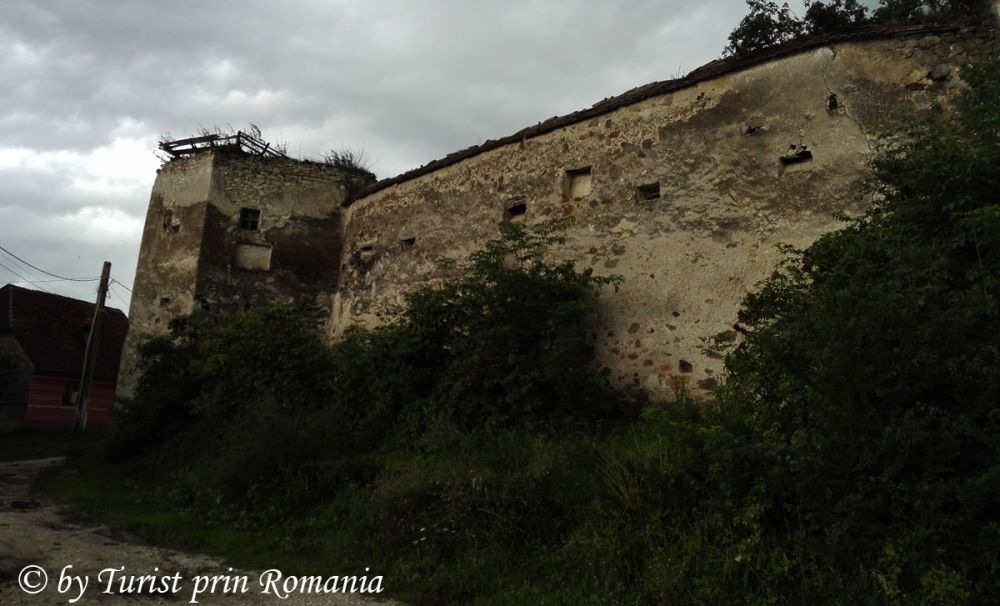 La pas: Biserica Fortificată Drăușeni