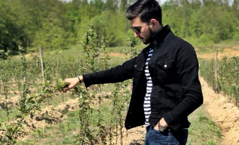 Cel mai bun vin de mure se produce în Gorj! Are doar 23 de ani şi a pus o afacere de succes pe picioare