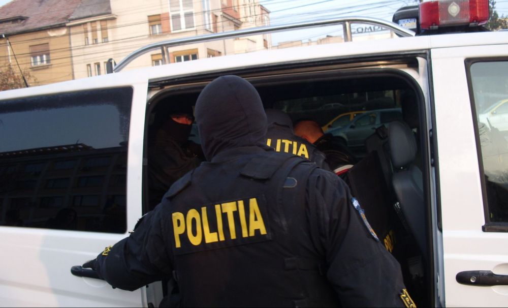 Cele cinci persoane care au răpit o femeie de pe o stradă din Caracal, arestate