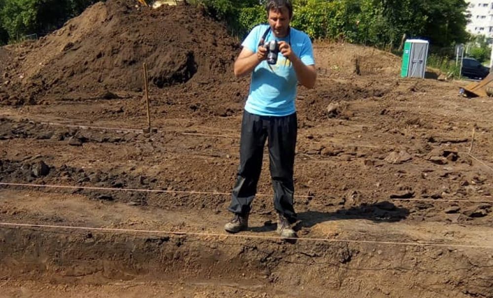 Cercetări arheologice în fundaţia unui bloc care urma să se construiască la Slatina