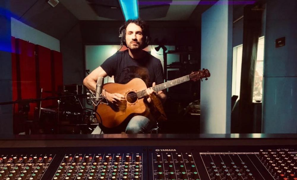 Cine este șeful de la JYSK? Iată povestea lui Alex Bratu, cu rock, țuică, plete, anti-comunism...
