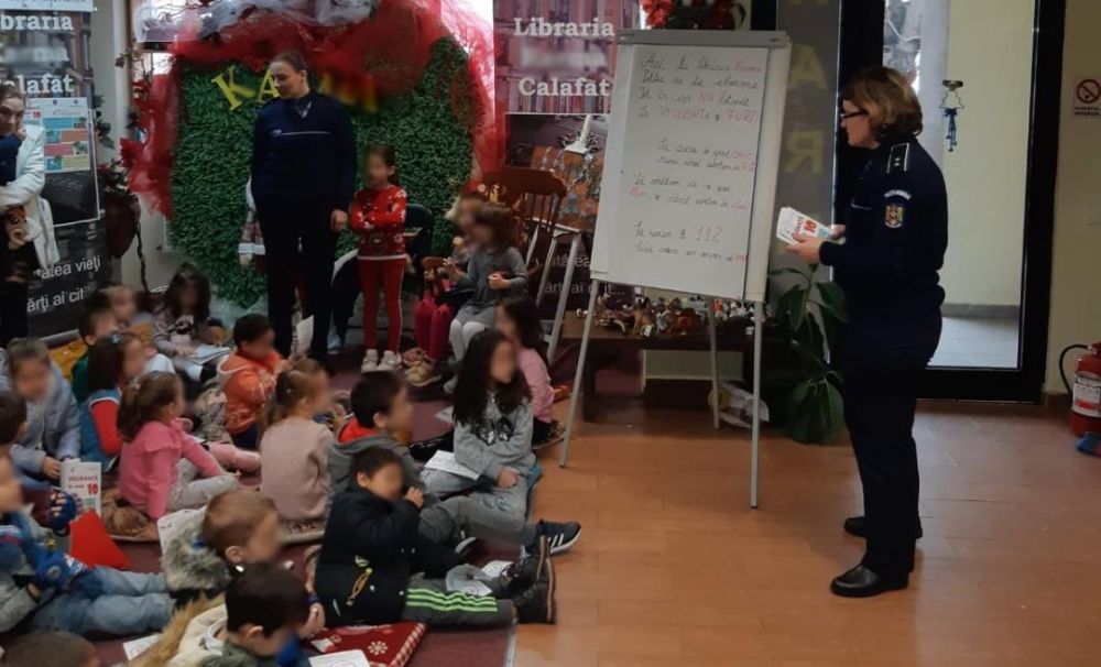 Copiii din Calafat au fost vizitaţi de poliţişti