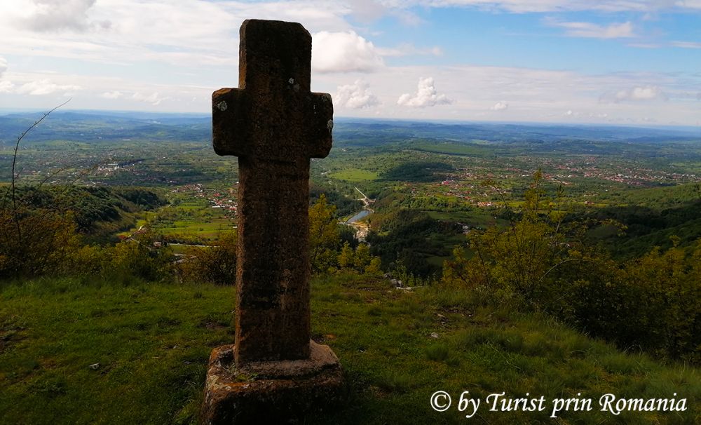 Crucea lui Ursache - ocrotitorul Novacilor și Polovragilor