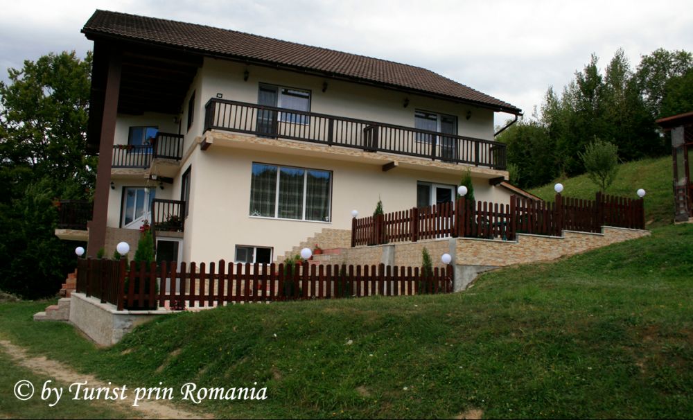 Culorile toamnei în Ardeal: Casa Dor de Munte, Poiana Mărului, din județul Brașov