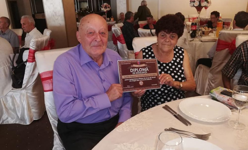 Cuplurile care au împlinit 50 de ani de căsătorie, premiate de autorităţile locale din Caracal
