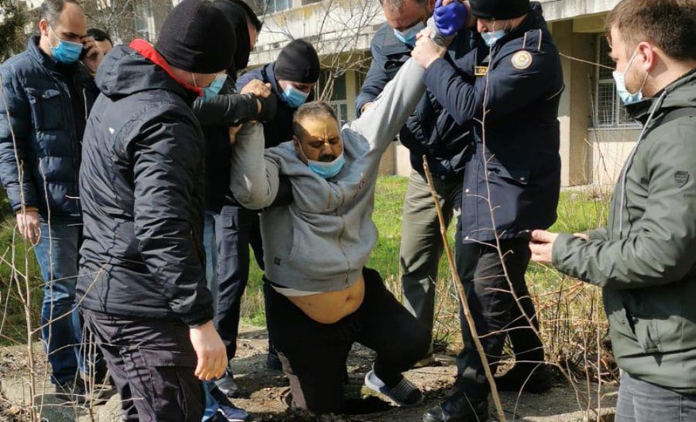 Deţinut evadat din spital, găsit în canalul din curtea unităţii medicale