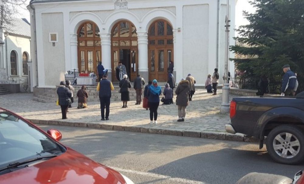 Din 15 mai, fără declarații în interiorul localităților. Slujbele religioase, ținute în aer liber