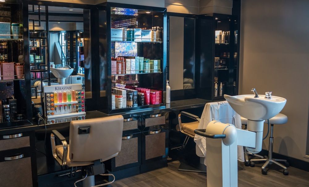 Din 15 mai se vor deschide saloanele de coafură, cabinetele stomatologice și muzeele