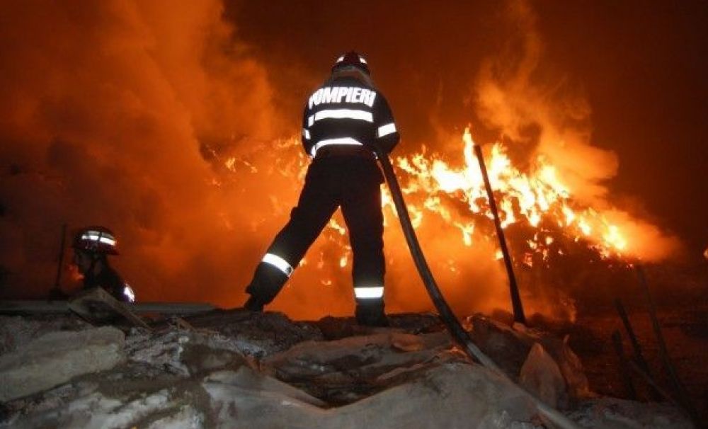 Doi copii şi femeia care îi îngrijea  au murit într-un incendiu în Băileşti-Dolj