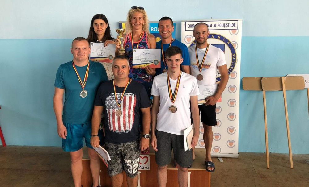 Doi pompieri mehedinţeni premiaţi la Campionatul de Înot al MAI