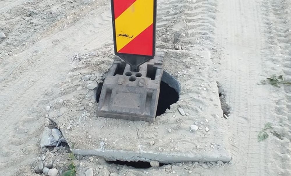 Dorel de Craiova: capace pătrate peste guri de canal rotunde
