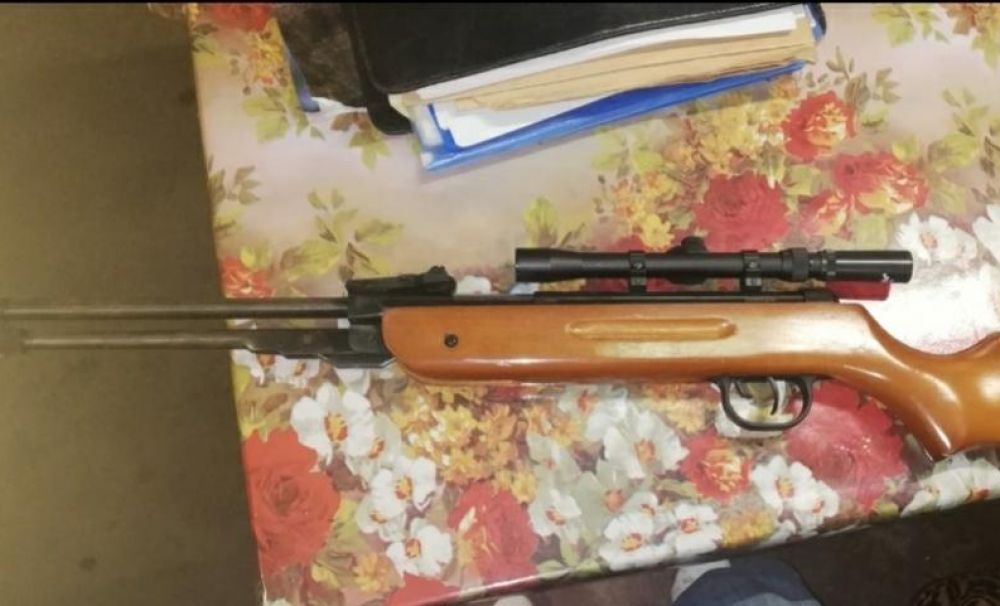 Dosar penal pentru deținere fără drept de armă neletală și contrabandă calificată