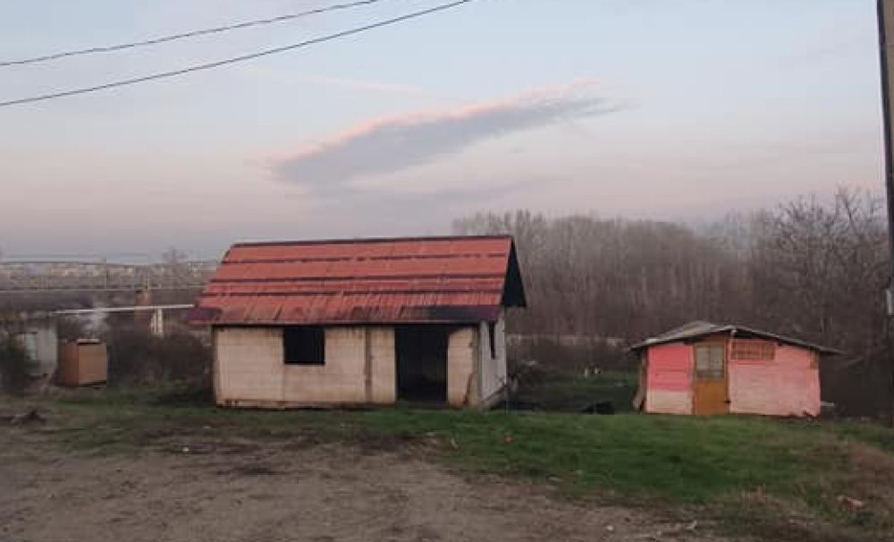 Dramă pentru 3 copii minori orfani de mamă din Balş - Olt!  Casa lor a fost distrusă într-un incendiu şi cer ajutor