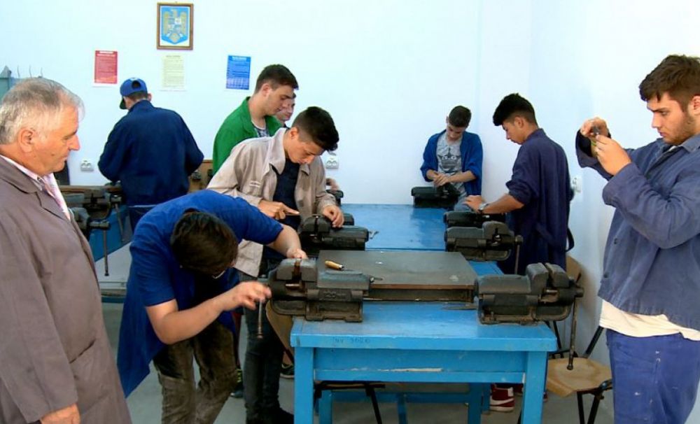Durata studiilor din învăţământul profesional să fie considerată vechime în muncă