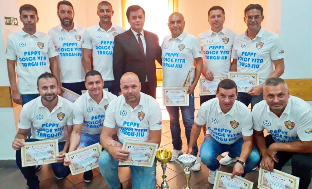 Echipa de minifotbal Peppy Dolce Vita Old Boys Târgu Jiu, premiată de autorităţile locale