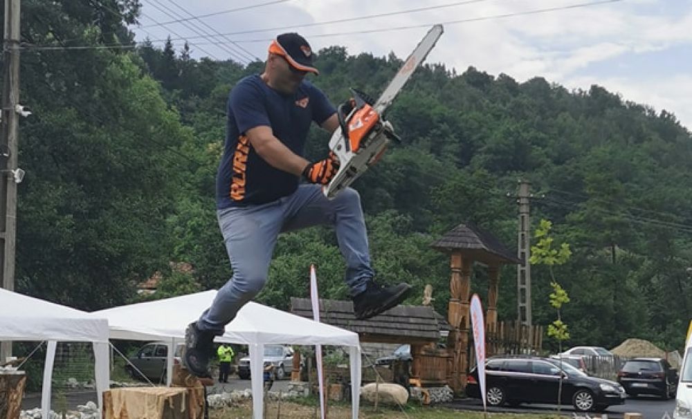 Ediţie spectaculoasă a Festivalului de Sculptură cu drujba