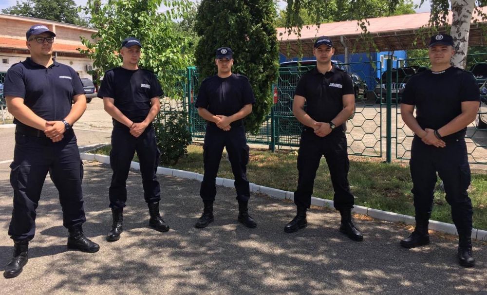 Elevii aflați în practică la Jandarmeria Mehedinți au terminat primul modul al stagiului