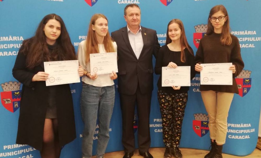 Elevii de 10 au fost premiaţi