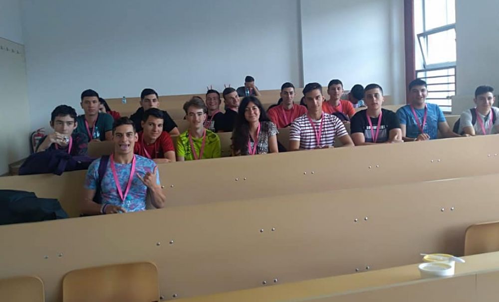 Elevii de la Colegiul Energetic din Vâlcea, în tabără de vară la facultatea din Cluj