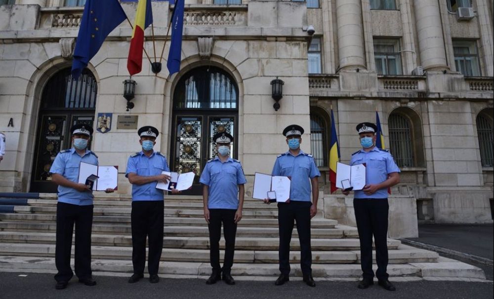 Emblema de onoare a Ministerului Afacerilor Interne acordată unui jandarm vâlcean