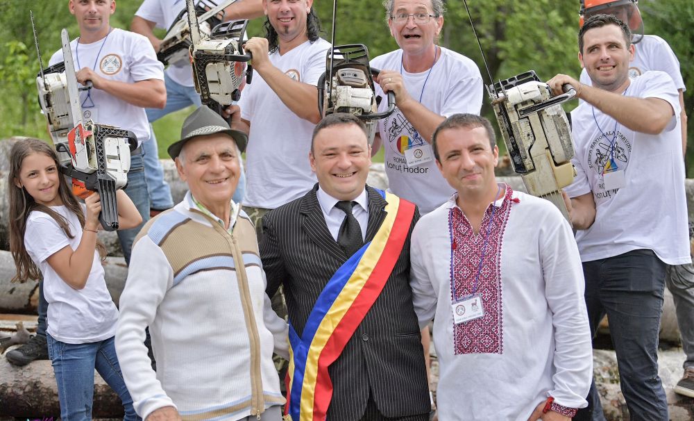 Începe cea de-a treia ediţie a festivalului de sculptură cu drujba de la Vaideeni-Vâlcea