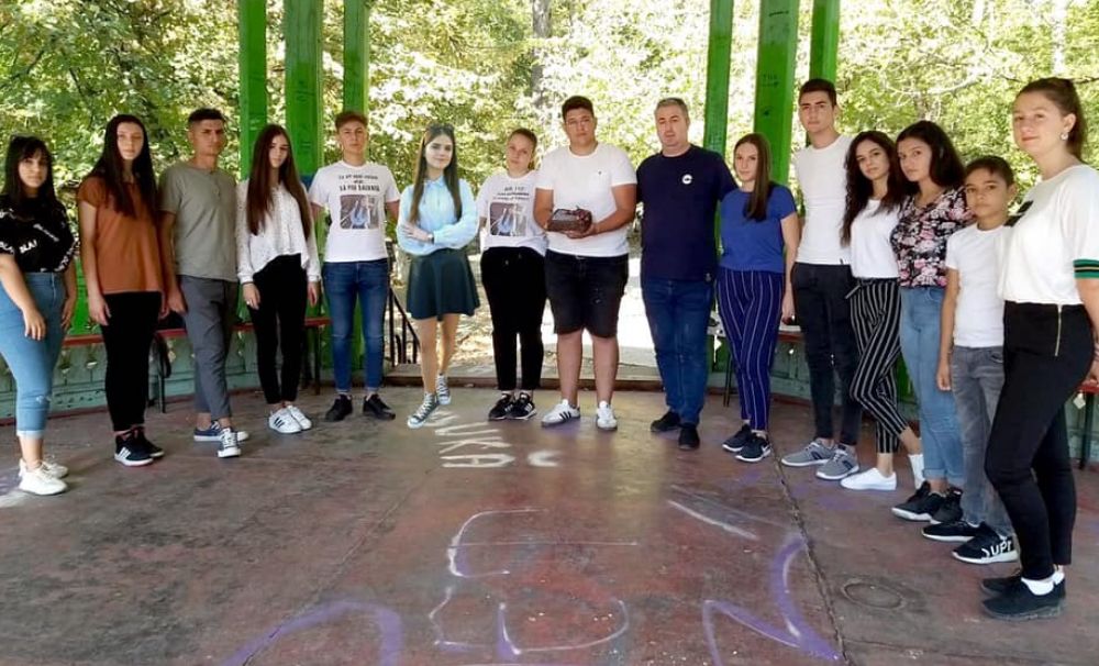 Incredibil! Ce cadou i-au făcut colegii de la ansamblu, Alexandrei, când a împlinit 16 ani