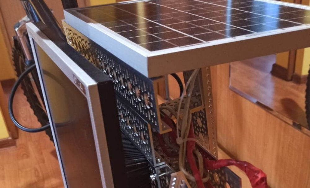 Inedit! O echipă de liceeni din Craiova a creat prima bicicletă publicitară 