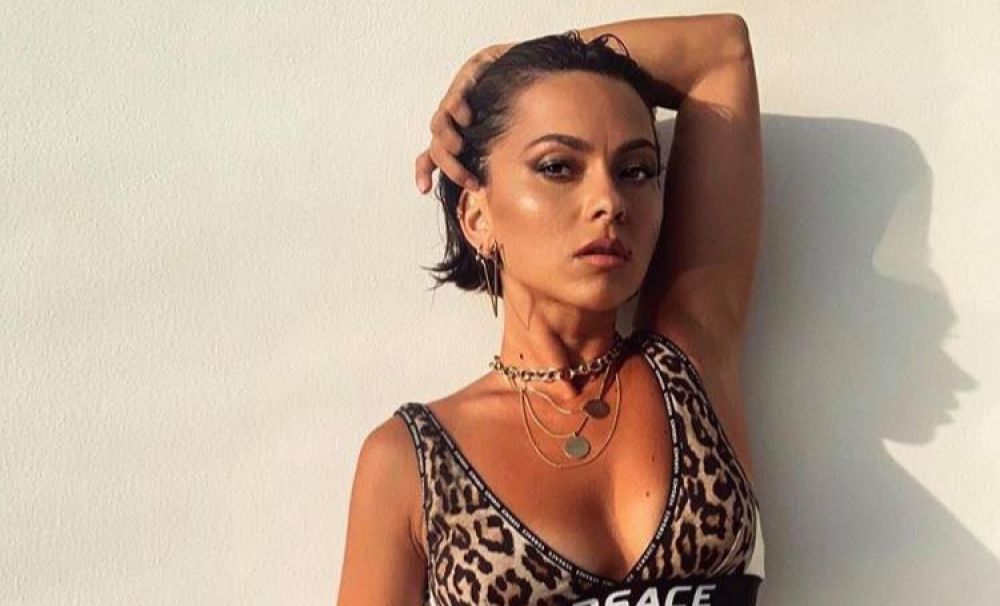 Inna, cu un corp de invidiat, în ipostaze incediare