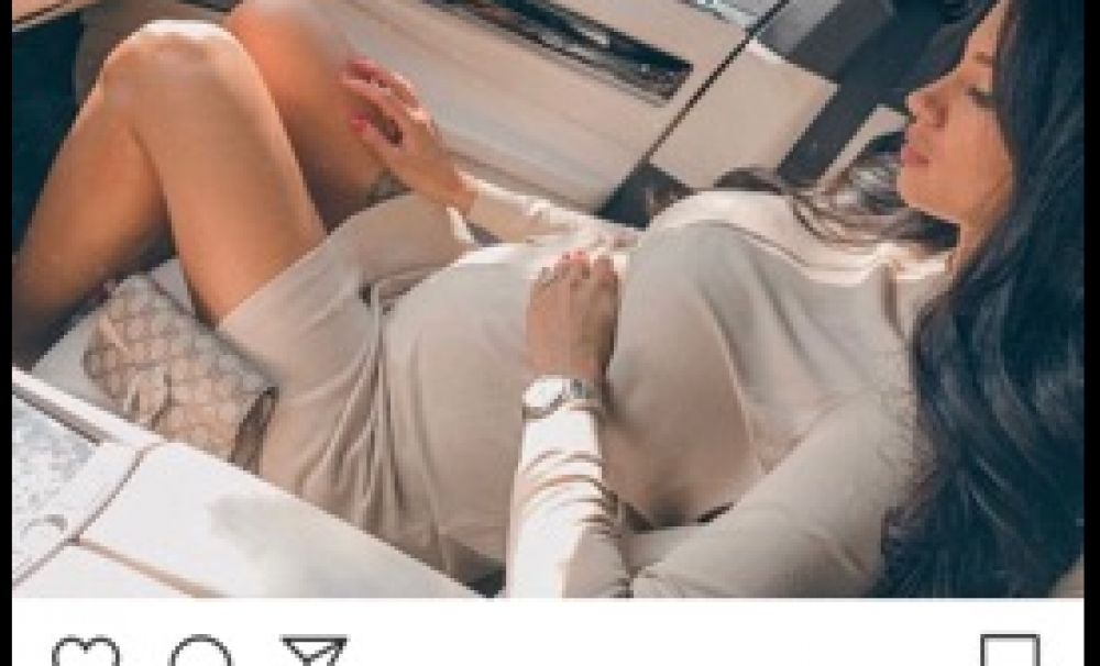 Însărcinată în 7 luni!  Soţia afaceristului gorjean, Alin Ionescu, poze incendiare pe reţelele de socializare