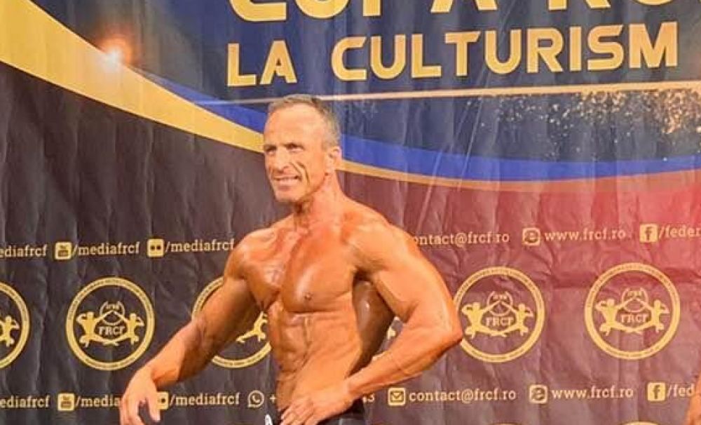 Într-o lună a obţinut trei titluri! Polițist rutier, campion la culturism