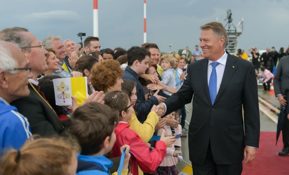 Iohannis a promulgat legea: românii din Diaspora, trei zile pentru vot