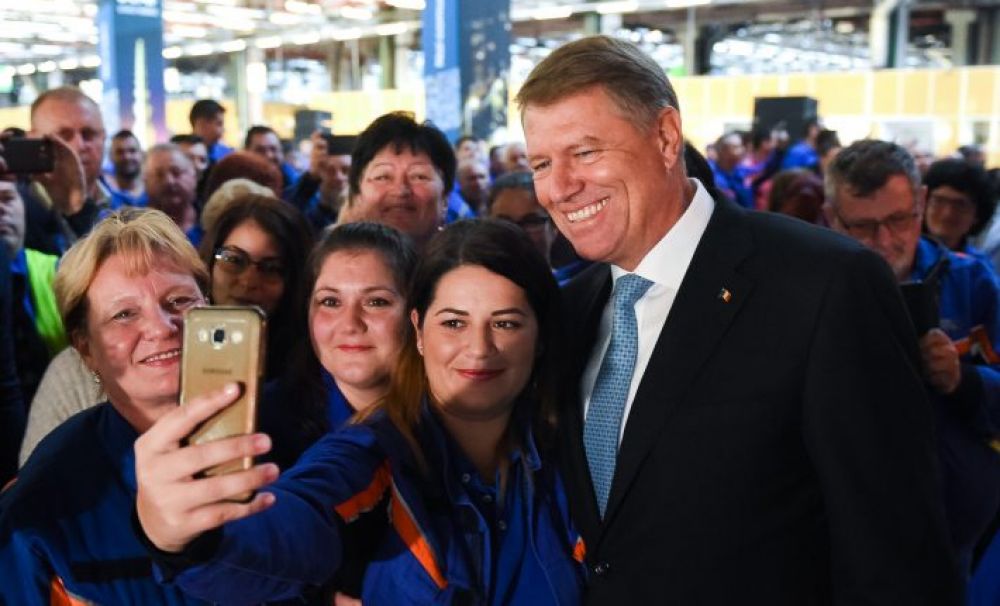 Klaus Iohannis, necruțător cu clasa politică, dar lângă cetățeni: Le mulțumesc tuturor românilor care în aceste zile respectă regulile