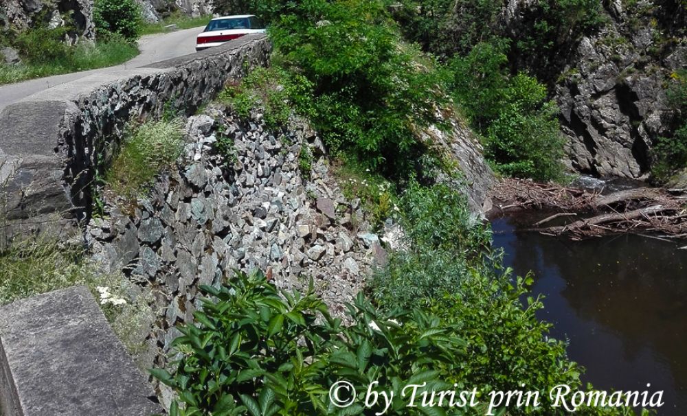 La poalele Munţilor Almăjului, timpul se odihnește