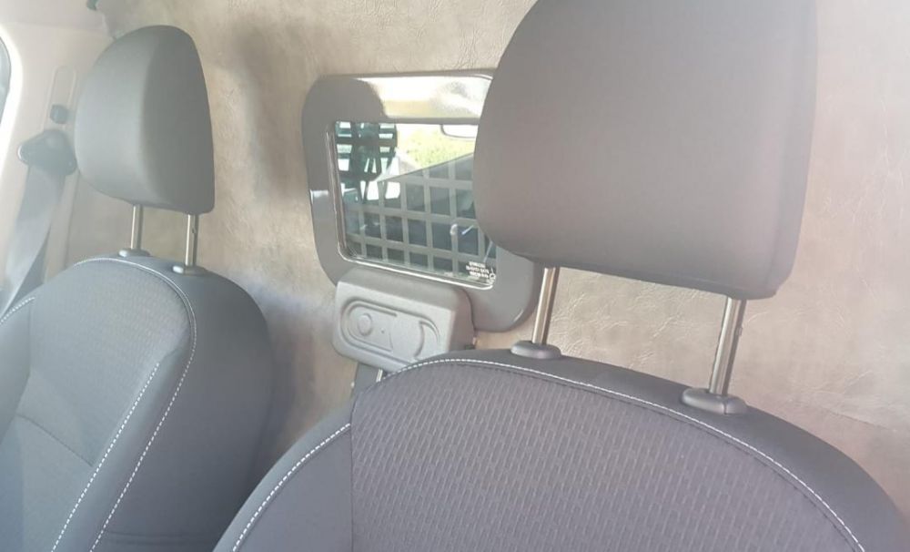 Maşini dotate cu sistem de supraveghere pentru infractori, la IPJ Olt