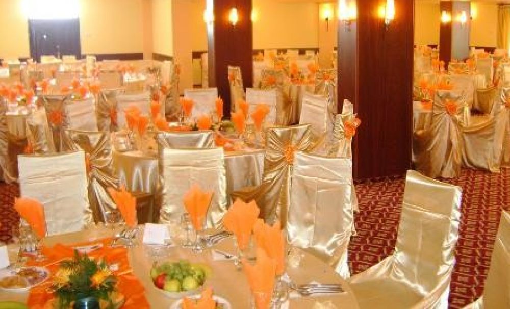 Măsuri anti COVID-19: Se reduce capacitatea activităţii restaurantelor şi cafenelelor din Vâlcea