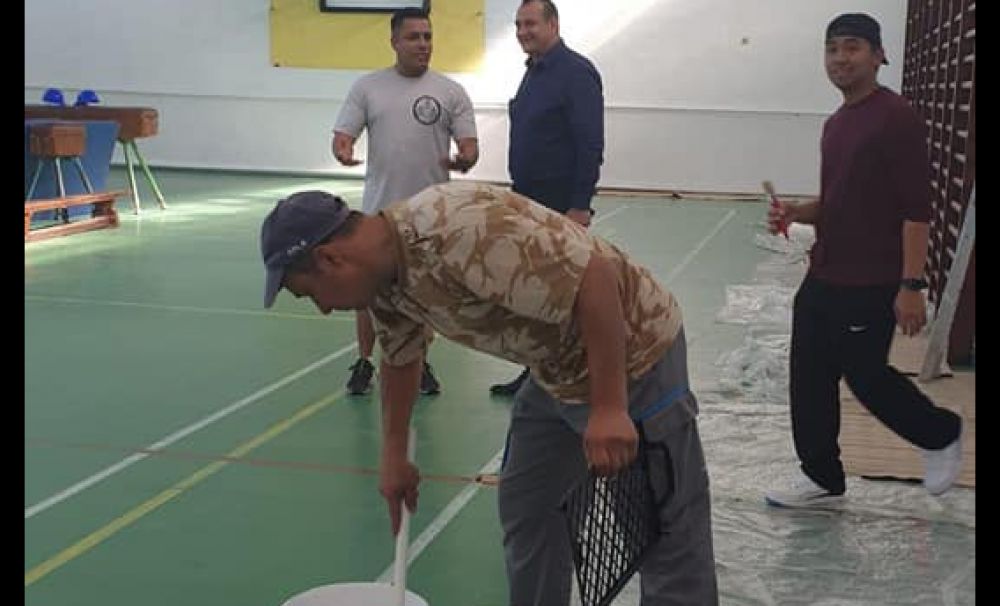 Militarii americani de la Deveselu, voluntari la renovarea unei săli de sport din Caracal