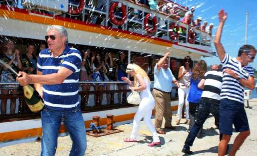 Miniștrii PSD fug de mănâncă pământul: Moga a demisionat de la Interne