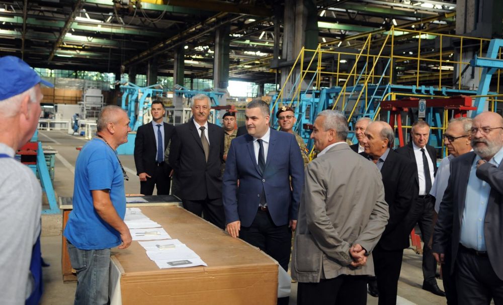 Ministrul Apărării a vizitat fabrica de Avioane de la Craiova