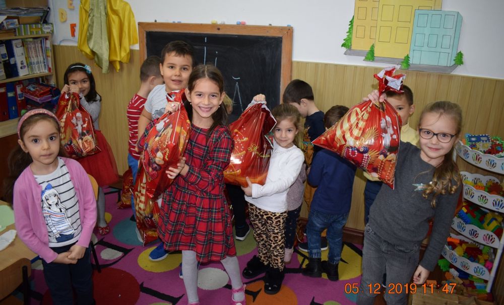 Moş Crăciun a venit deja pentru copii din Corabia
